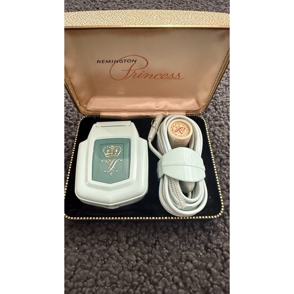 Remington Princess Collectible Electric Shaver with Case and Accessories